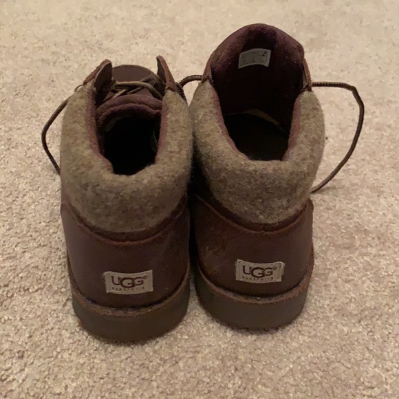 Boys Ugg Boots - Picture 3 of 5